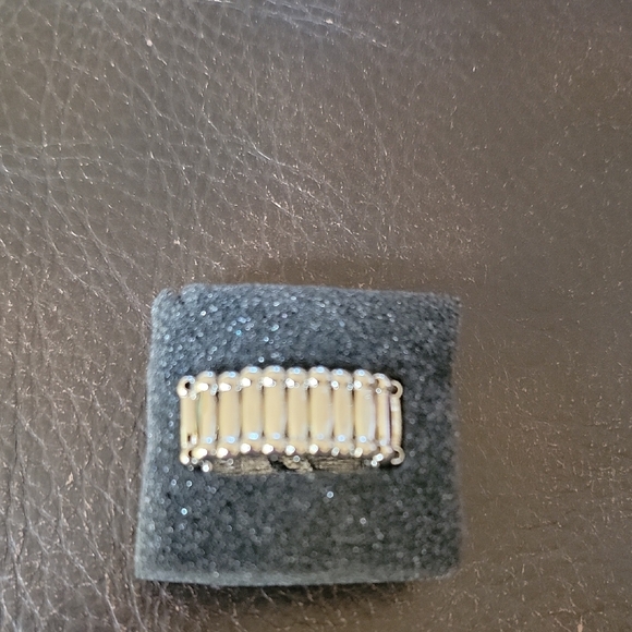 Elegant Multicolor Hummingbird Ring - Picture 2 of 2